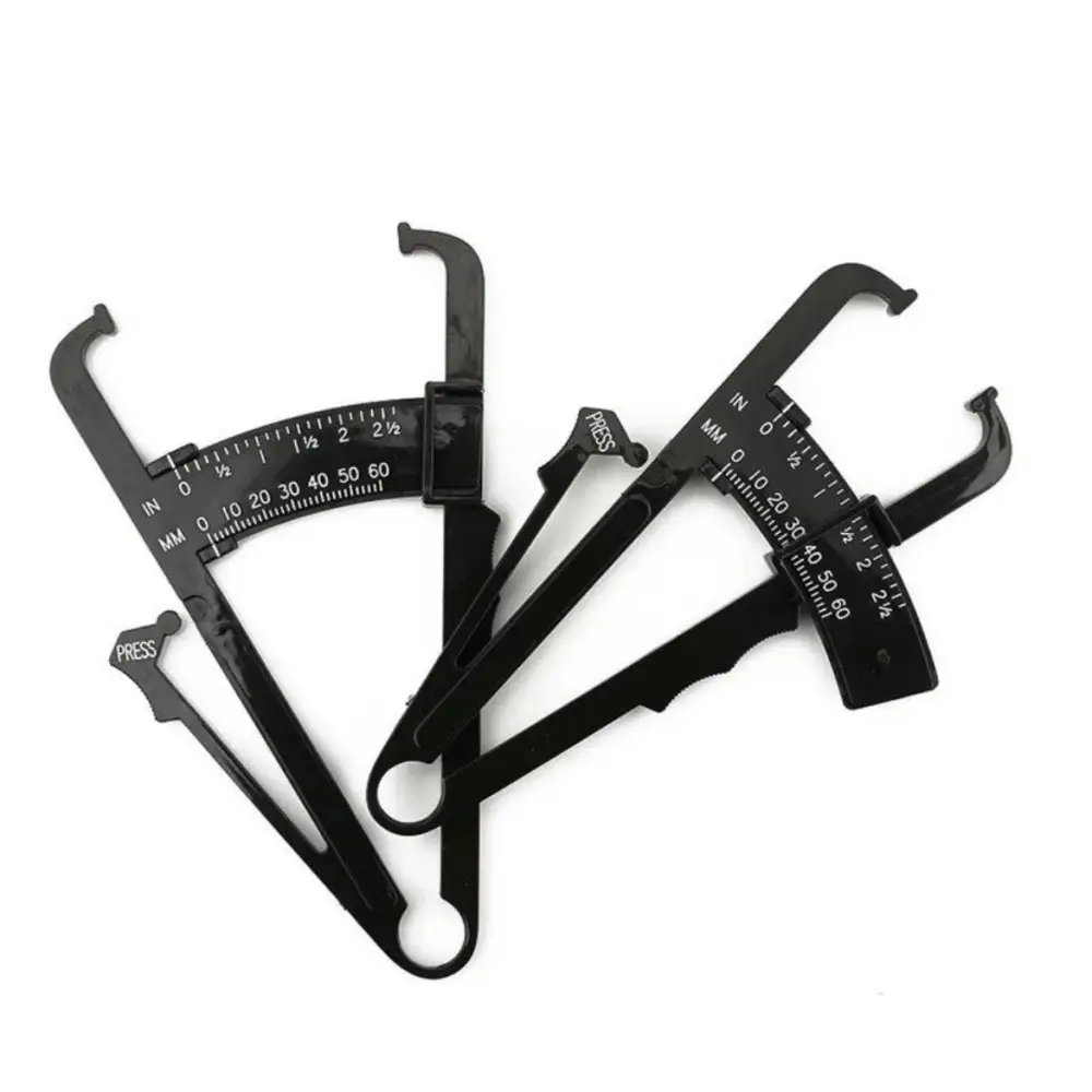 Body fat caliper meetinstrument met meerdere armen en gegradueerde schalen.