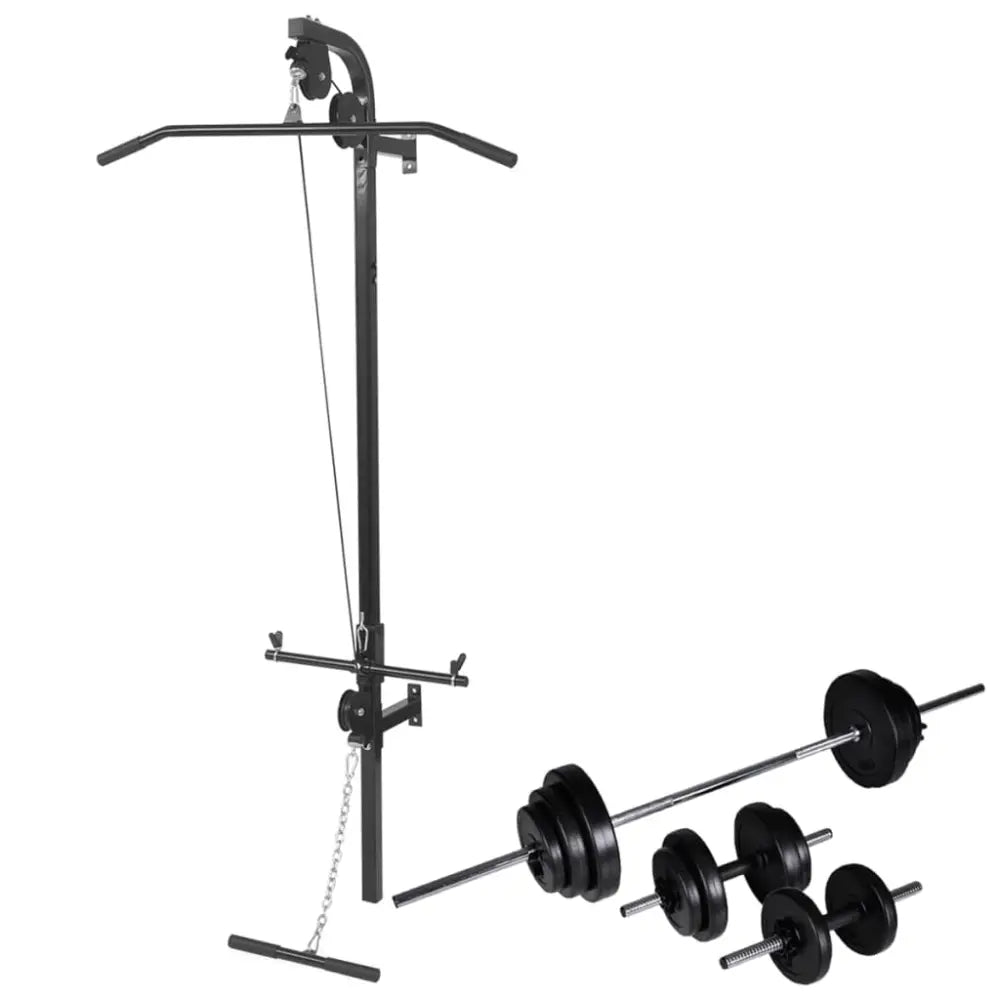 Lat pulldown machine met bevestigde halterschijven en halterstang.